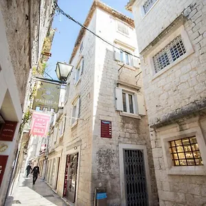 Stephane Vibe Apartment Trogir